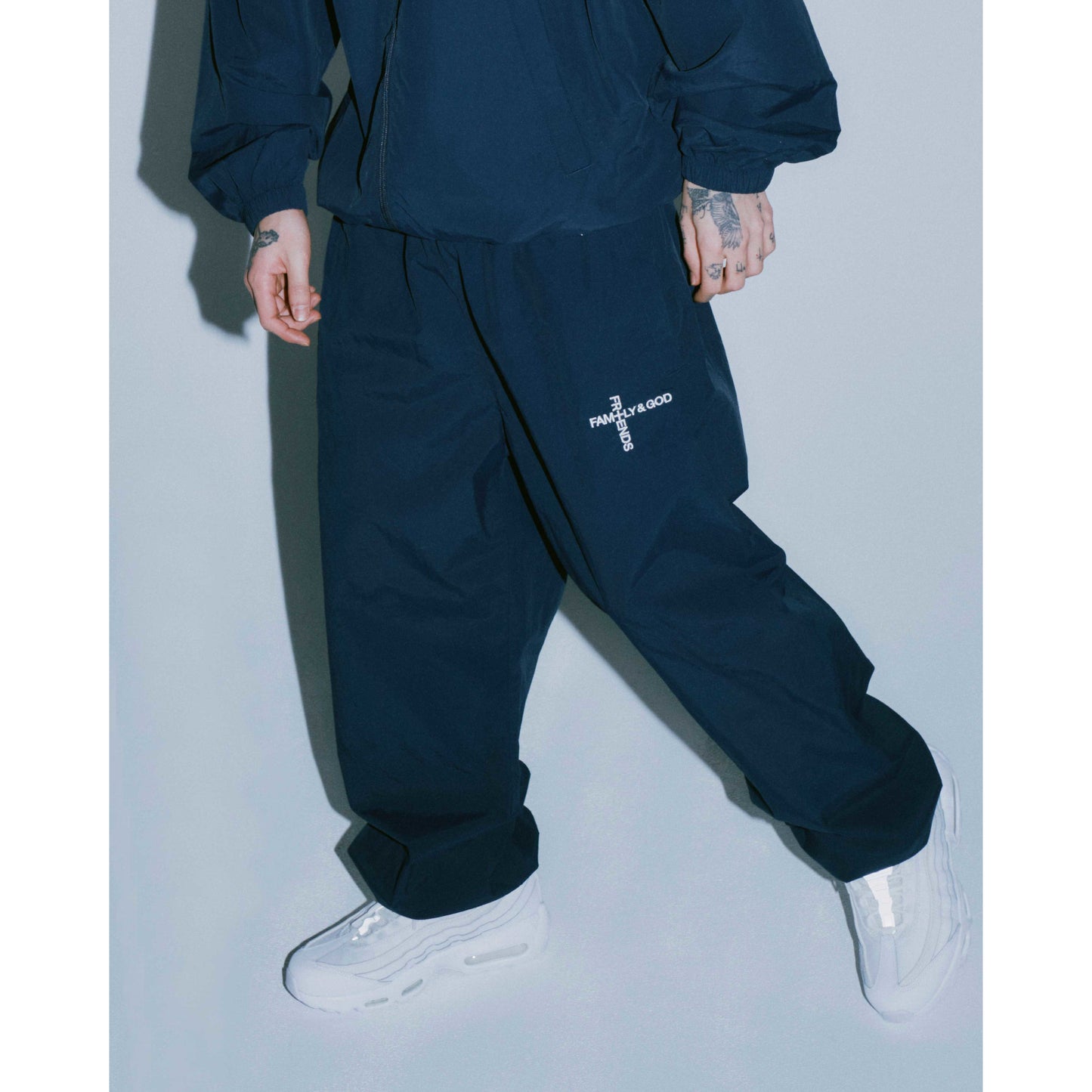 Friends, Family, Fans & God Track Pants（Navy）
