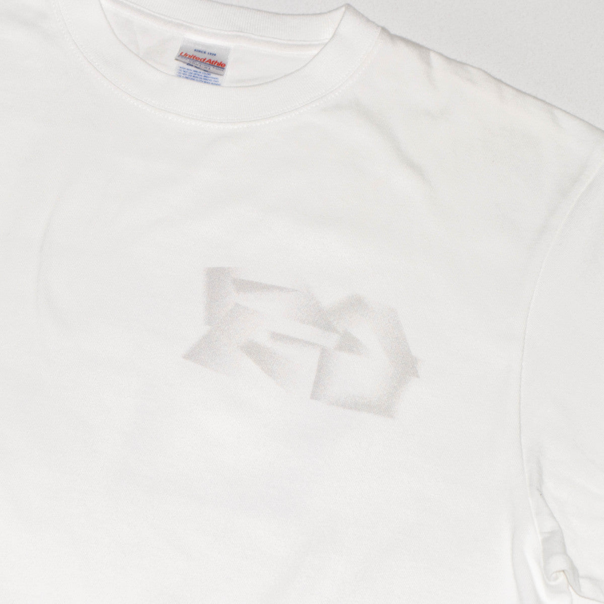 幾何学Tシャツ